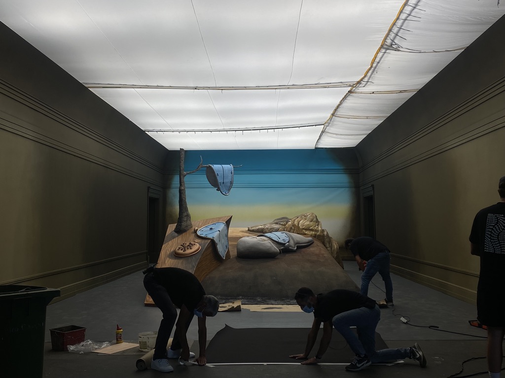 Behind the scenes: Surrealist set build