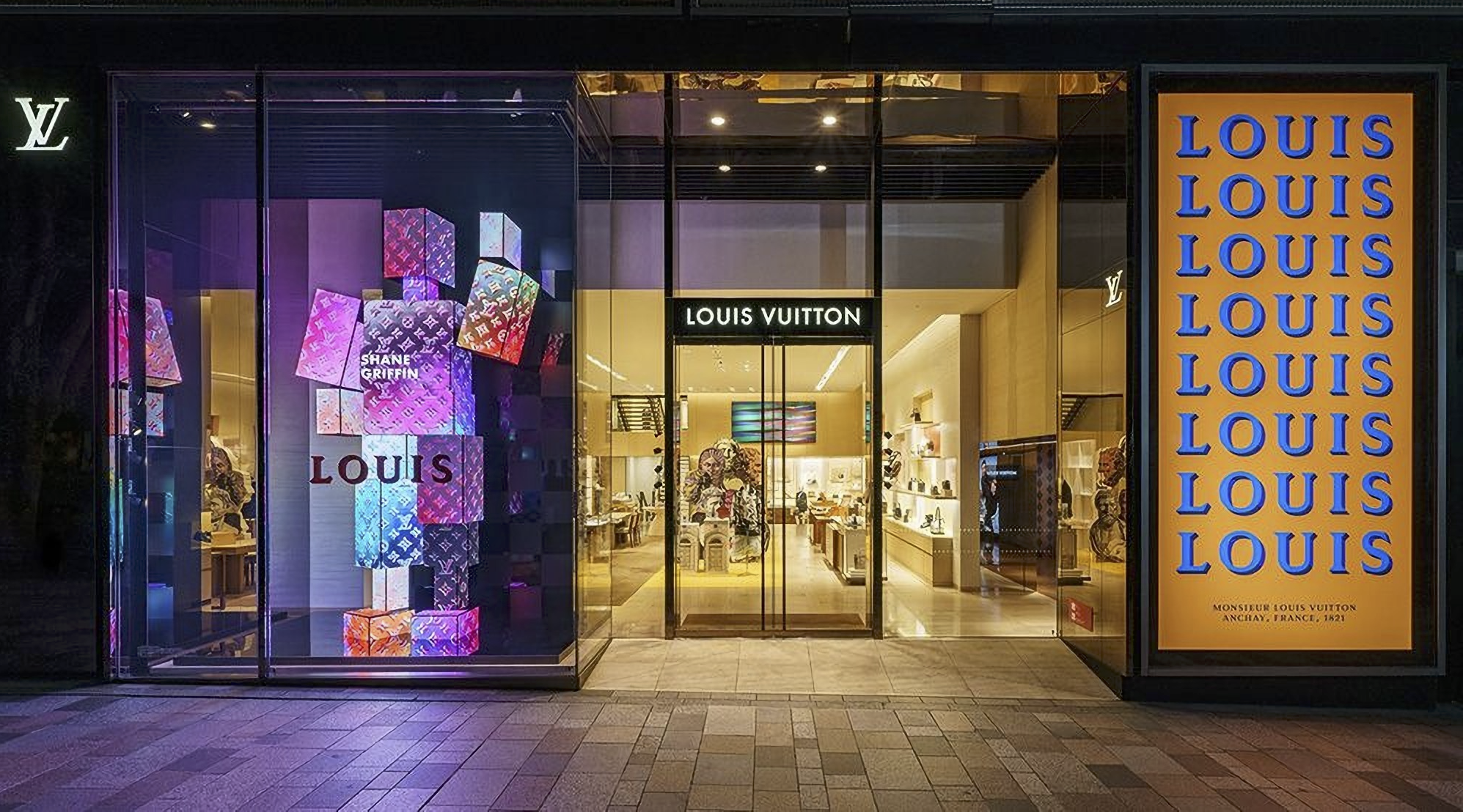 Maison frontage with the LOUIS banner