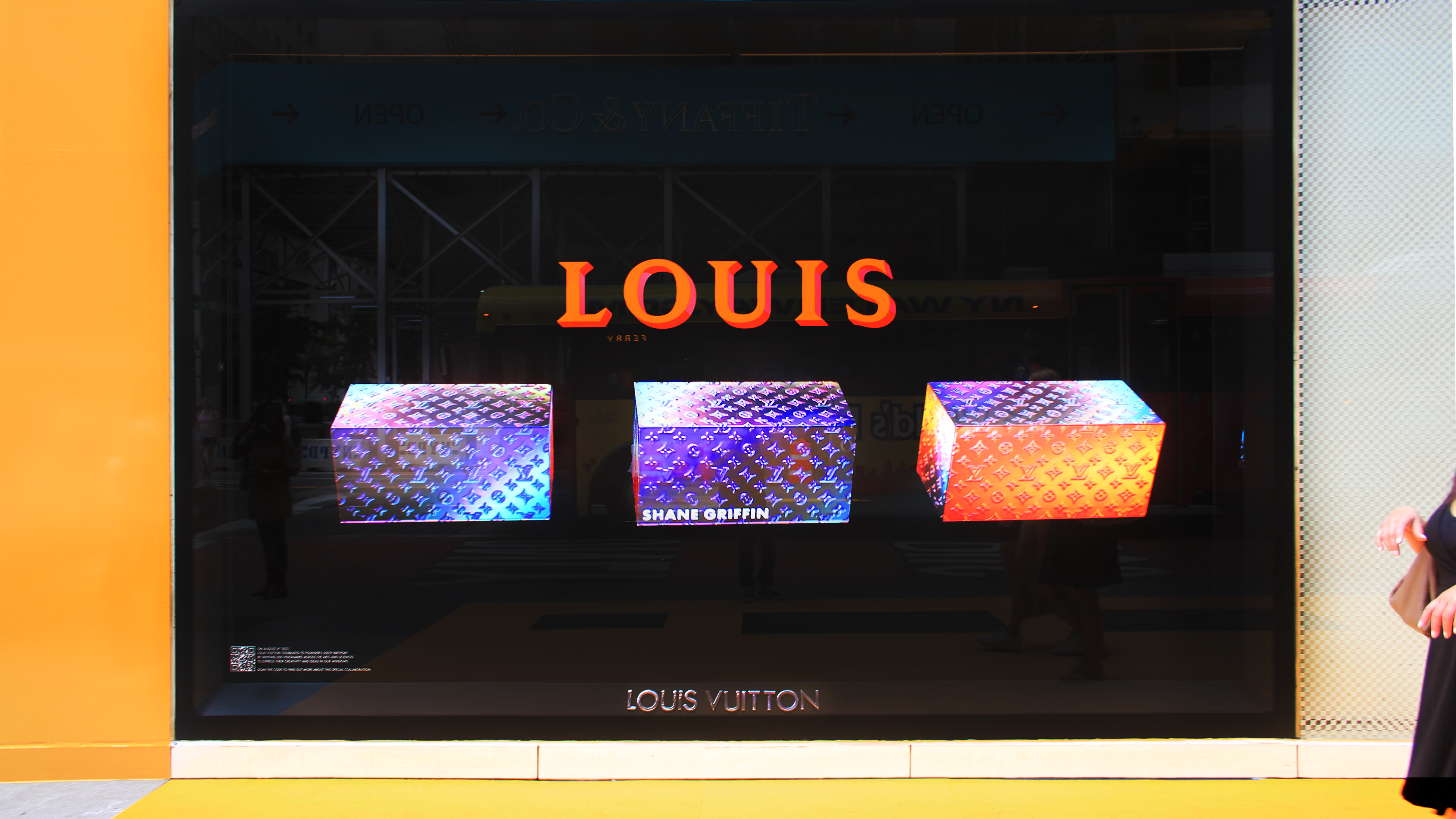 Three trunks in the LOUIS window